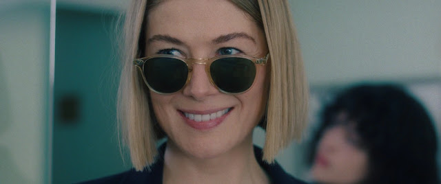 I Care a Lot – La recensione della black comedy con Rosamund Pike