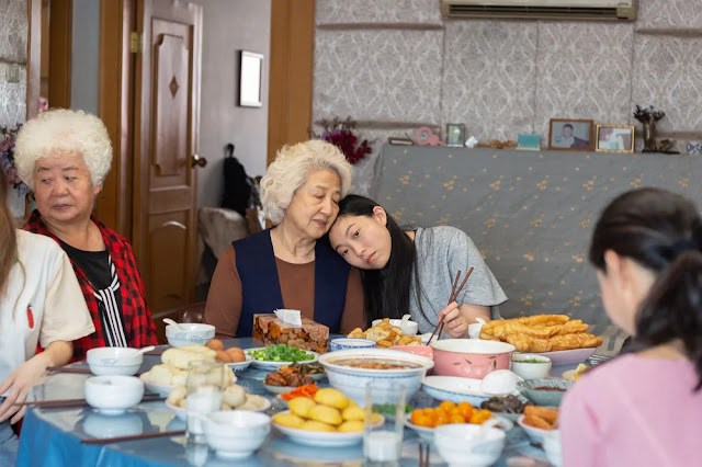 Roma 2019: The Farewell – Una bugia buona – La recensione del dramma familiare con Awkwafina