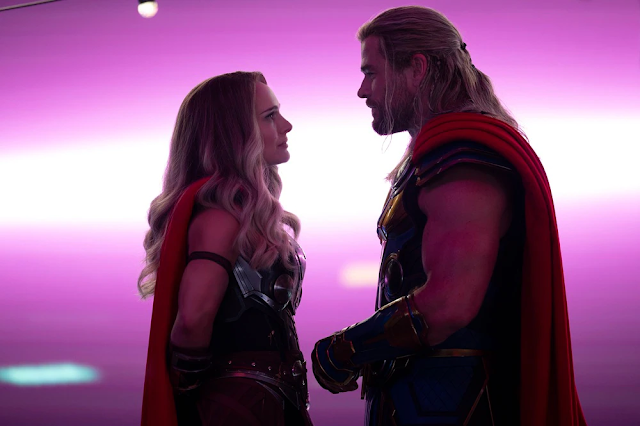 Thor: Love and Thunder – La recensione del film Marvel con Chris Hemsworth e Natalie Portman