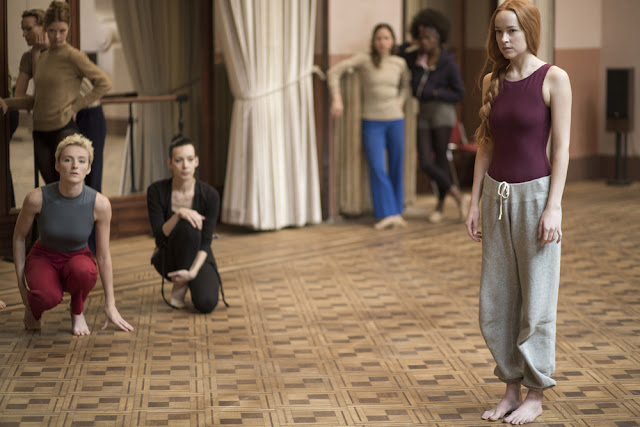 Venezia 75: Suspiria – La recensione del remake di Luca Guadagnino con Tilda Swinton e Dakota Johnson