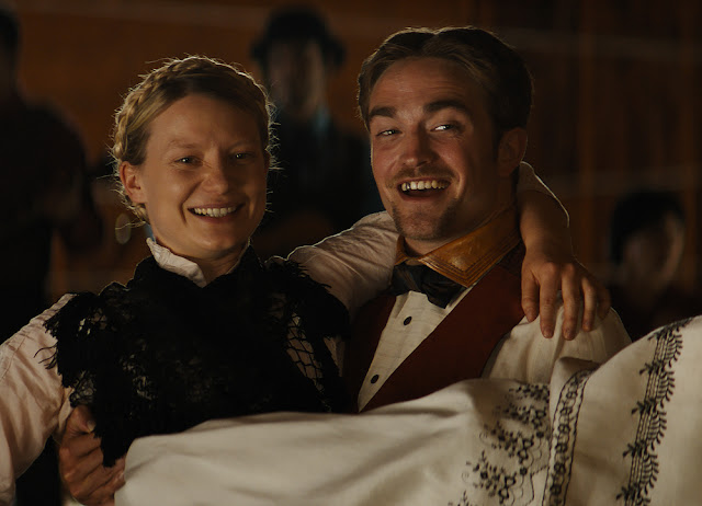 ‘Damsel’, Robert Pattinson e Mia Wasikowska nel trailer della commedia western