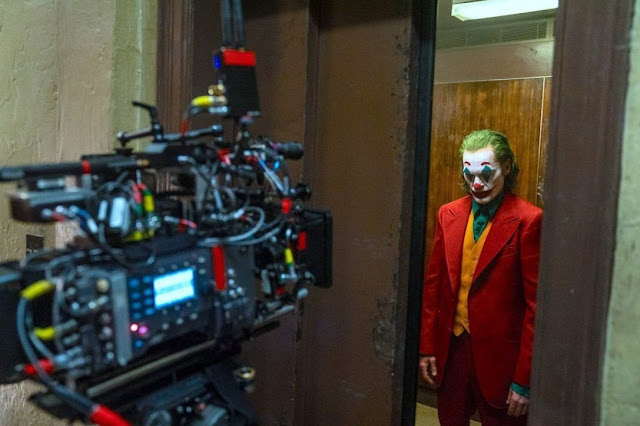 ‘Joker’, un nuovo video dietro le quinte vede Joaquin Phoenix entrare totalmente nel tormentato personaggio