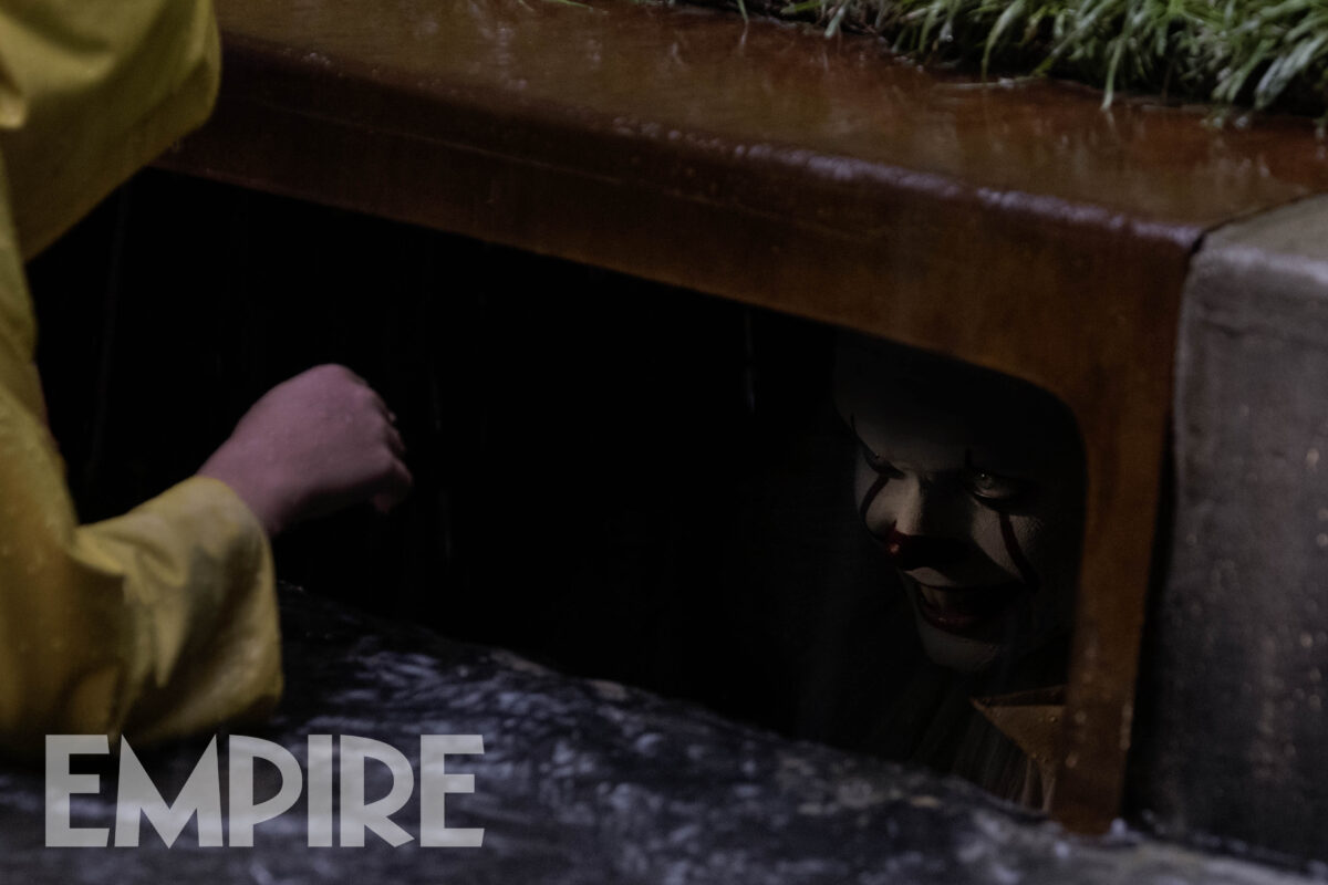 Pennywise e Georgie nella nuova immagine del remake di ‘IT’