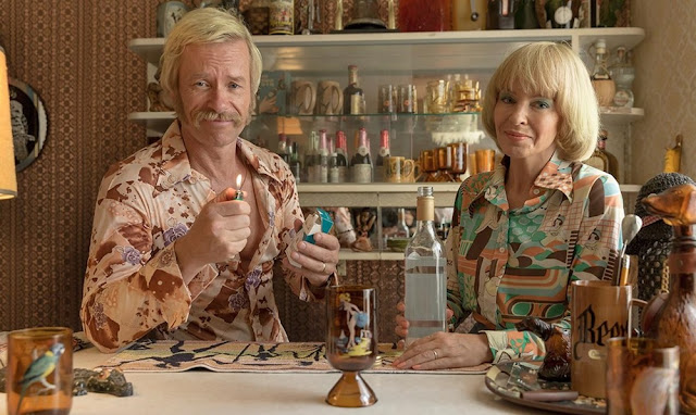 ‘Swinging Safari’: Guy Pearce e Kylie Minogue nel primo trailer del film di Stephan Elliott