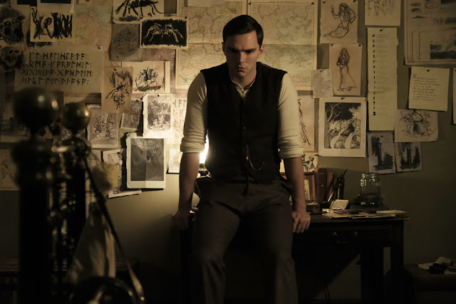 ‘Tolkien’, Nicholas Hoult è il creatore della Terra di Mezzo nel primo trailer del biopic