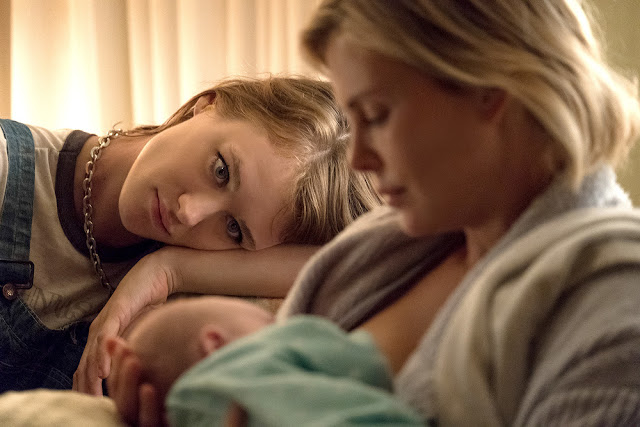 ‘Tully’: Charlize Theron e Mackenzie Davis nel nuovo trailer del film di Jason Reitman